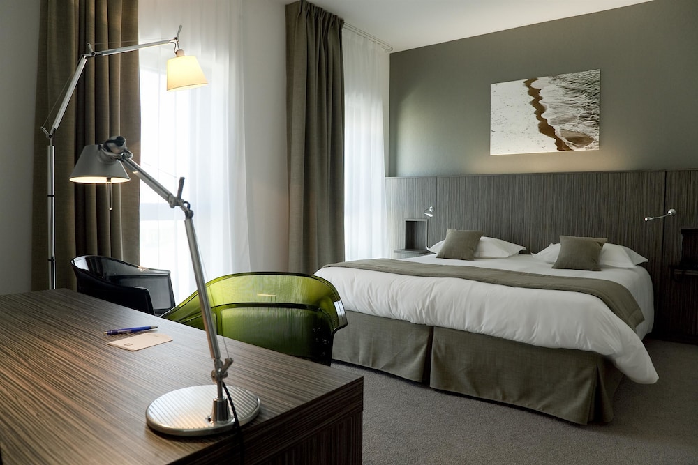 Mercure Saint Malo Balmoral 9/77