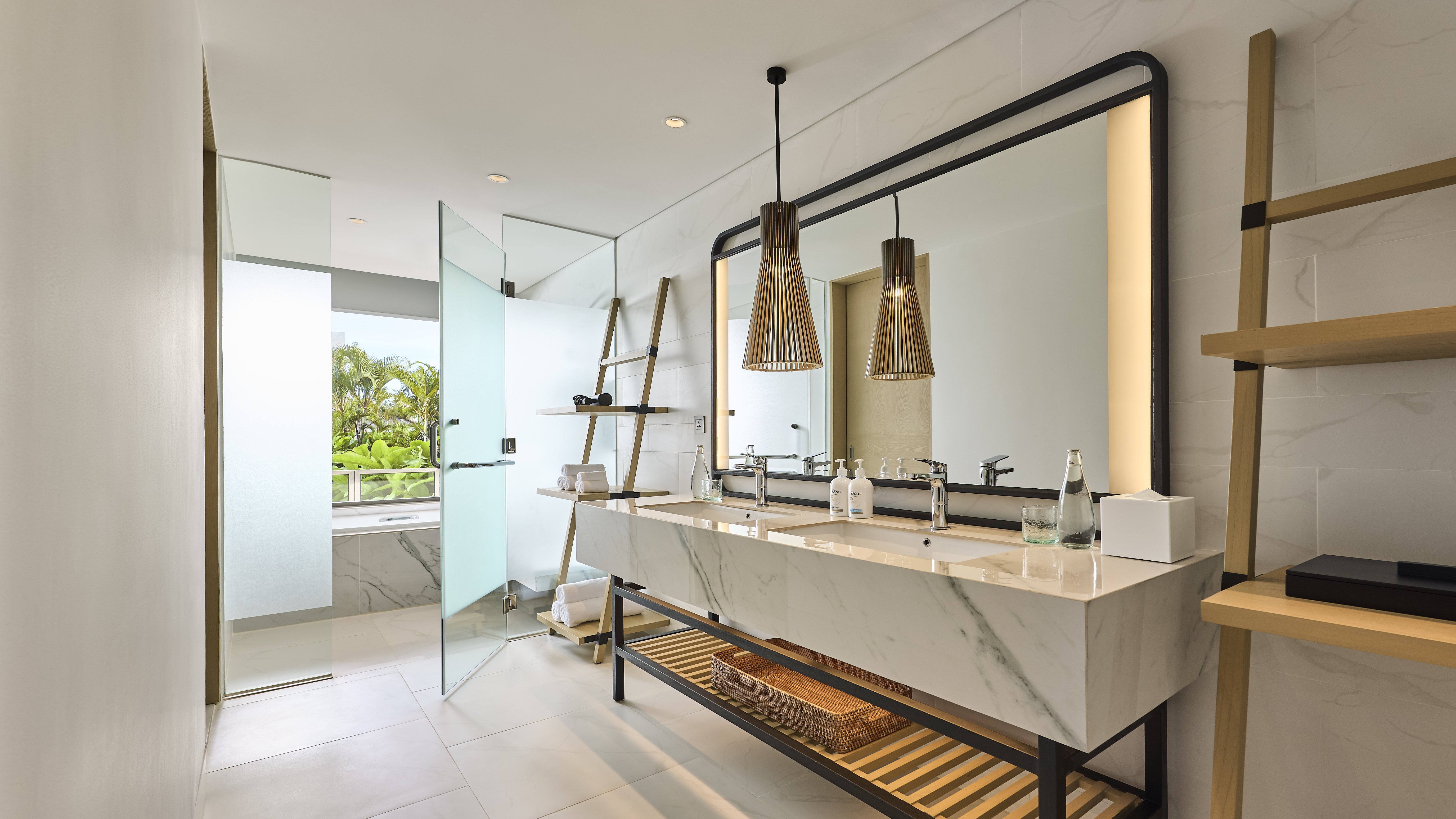 Suite, King Bed, Pool Access