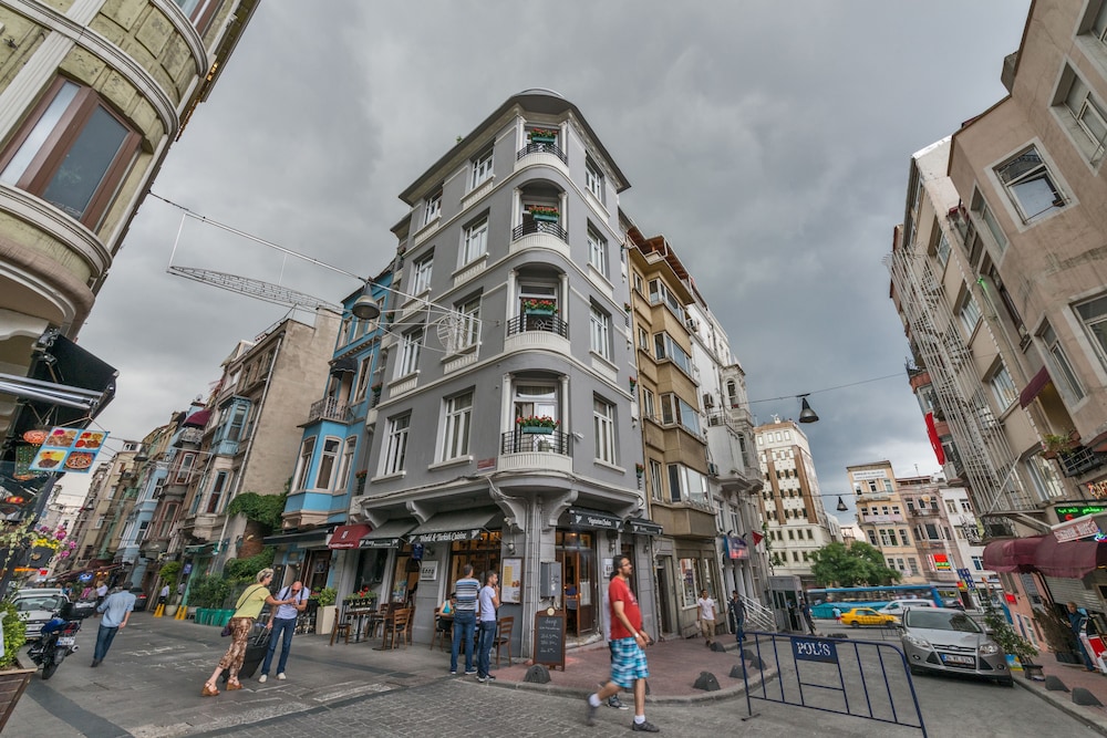 IQ HOUSES APARTMENT 36/44