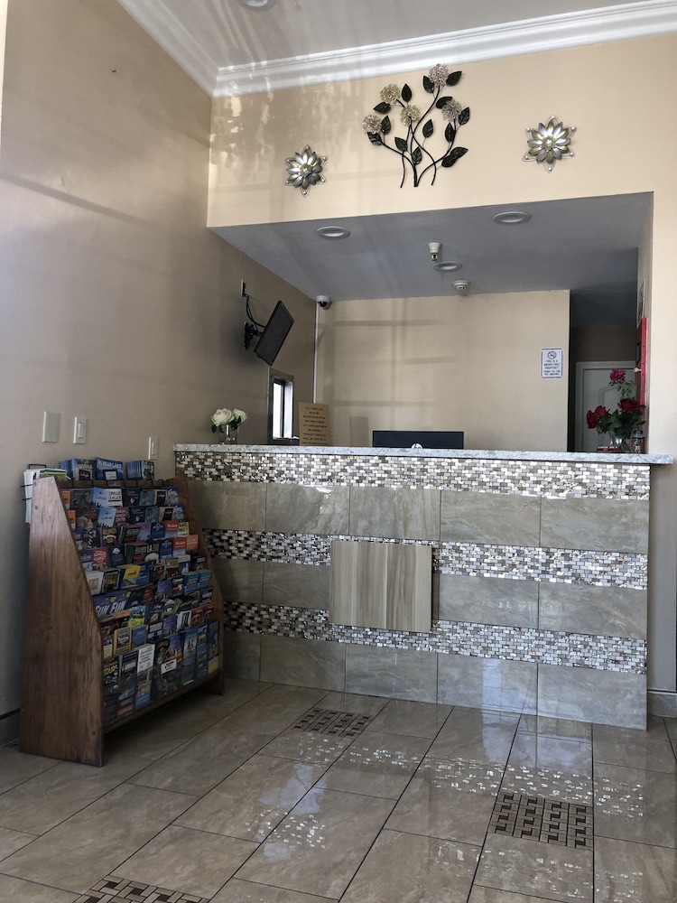 Castaic Inn Near Six Flags Magic Mountain 4/43