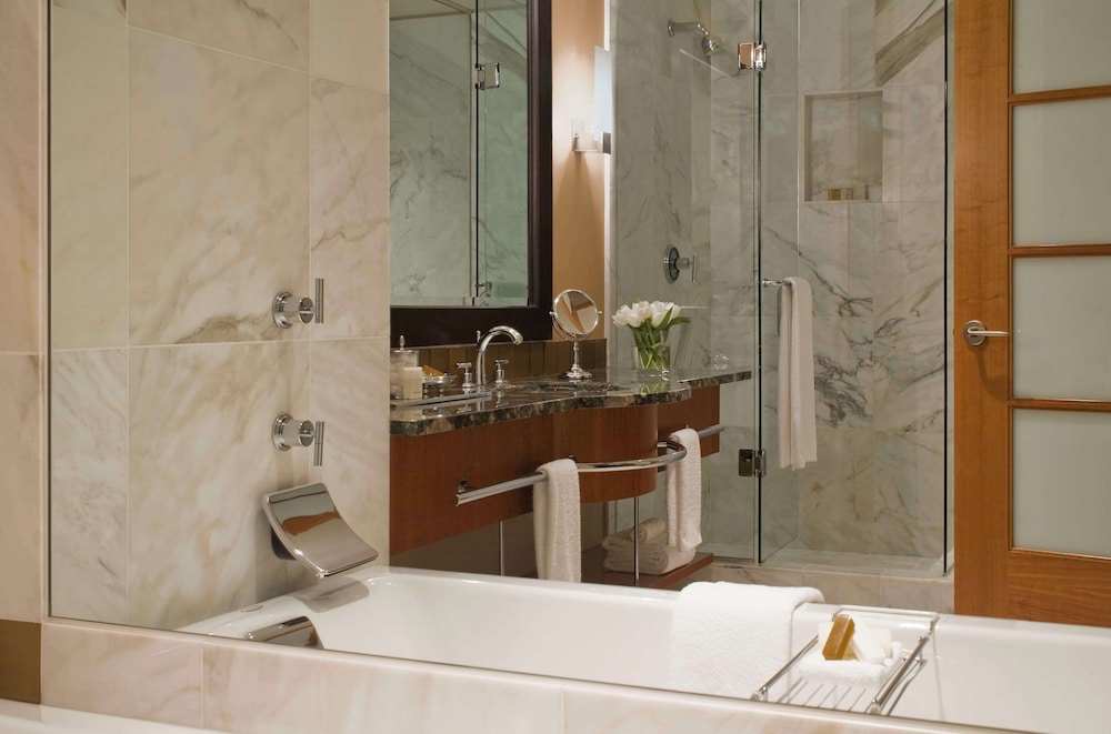 Emerald, Suite, King Bed, Grand Hyatt Seattle 5/5