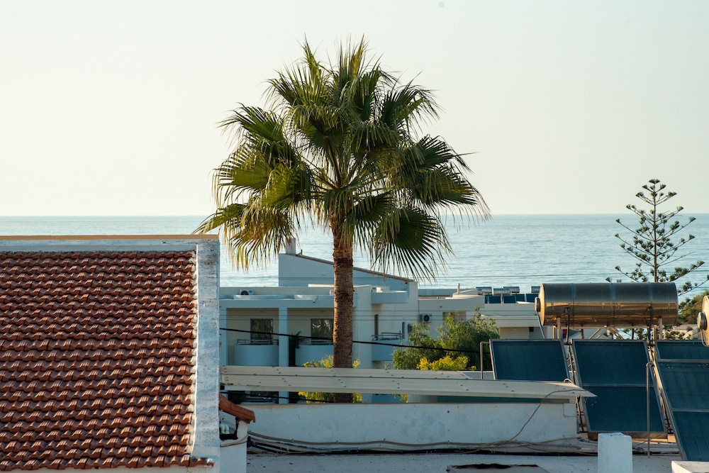 Thalassi Hotel 34/36