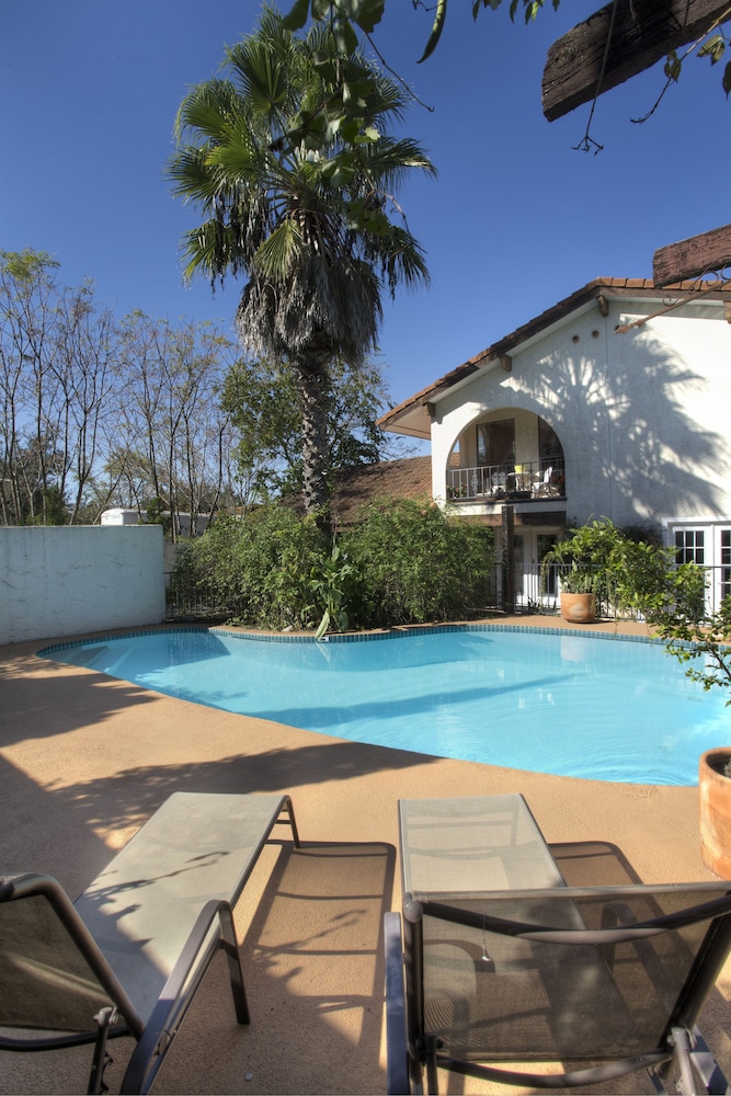 The Lakehouse Bed & Breakfast 32/46