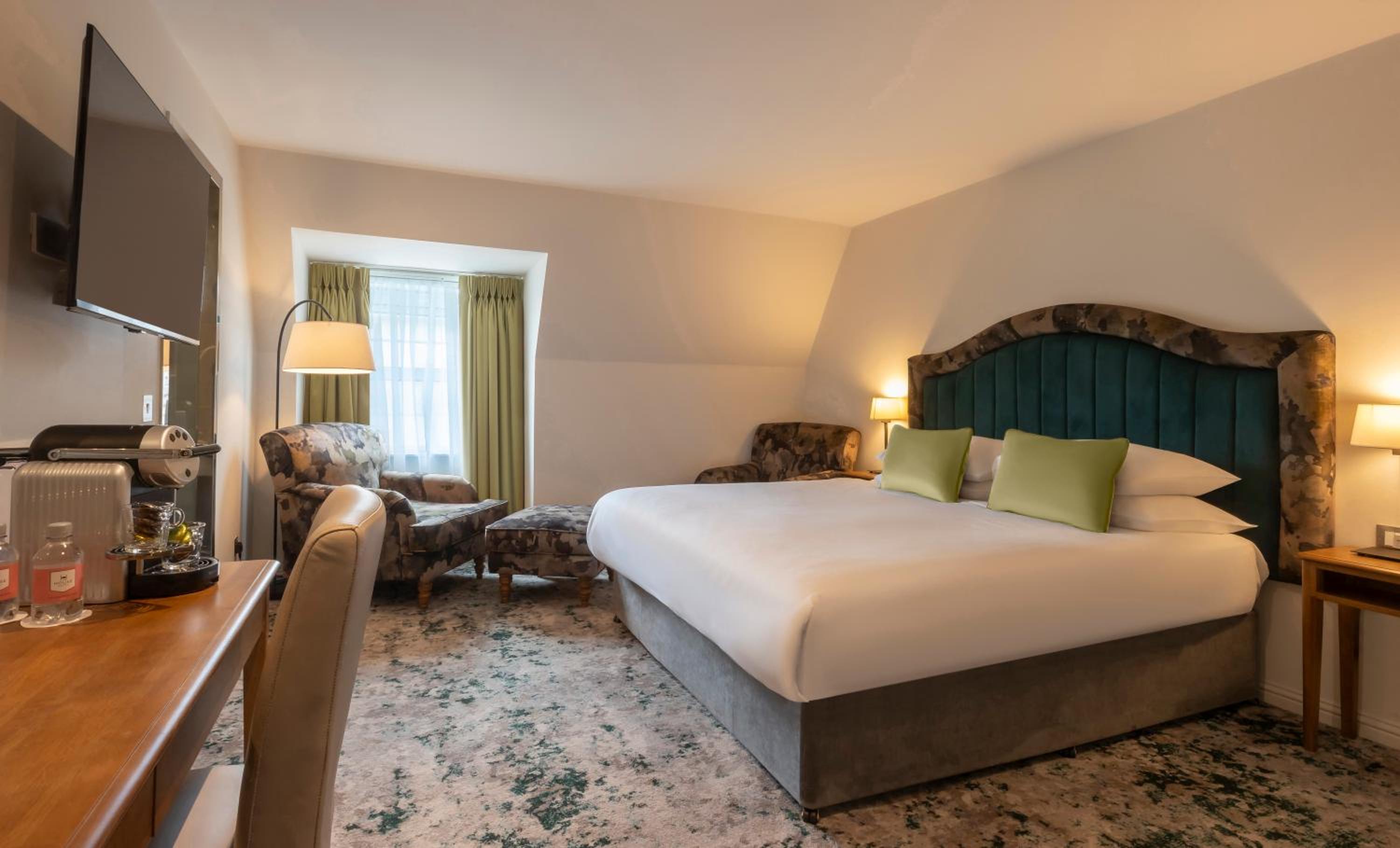 DELUXE, DOUBLE BED