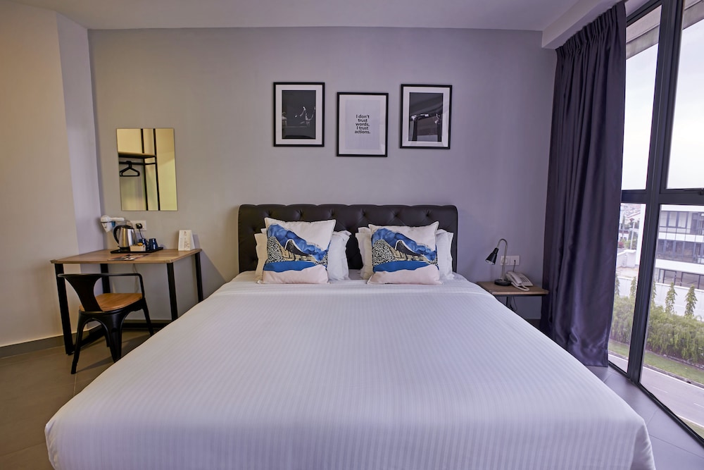 B Lot Hotel 15/51