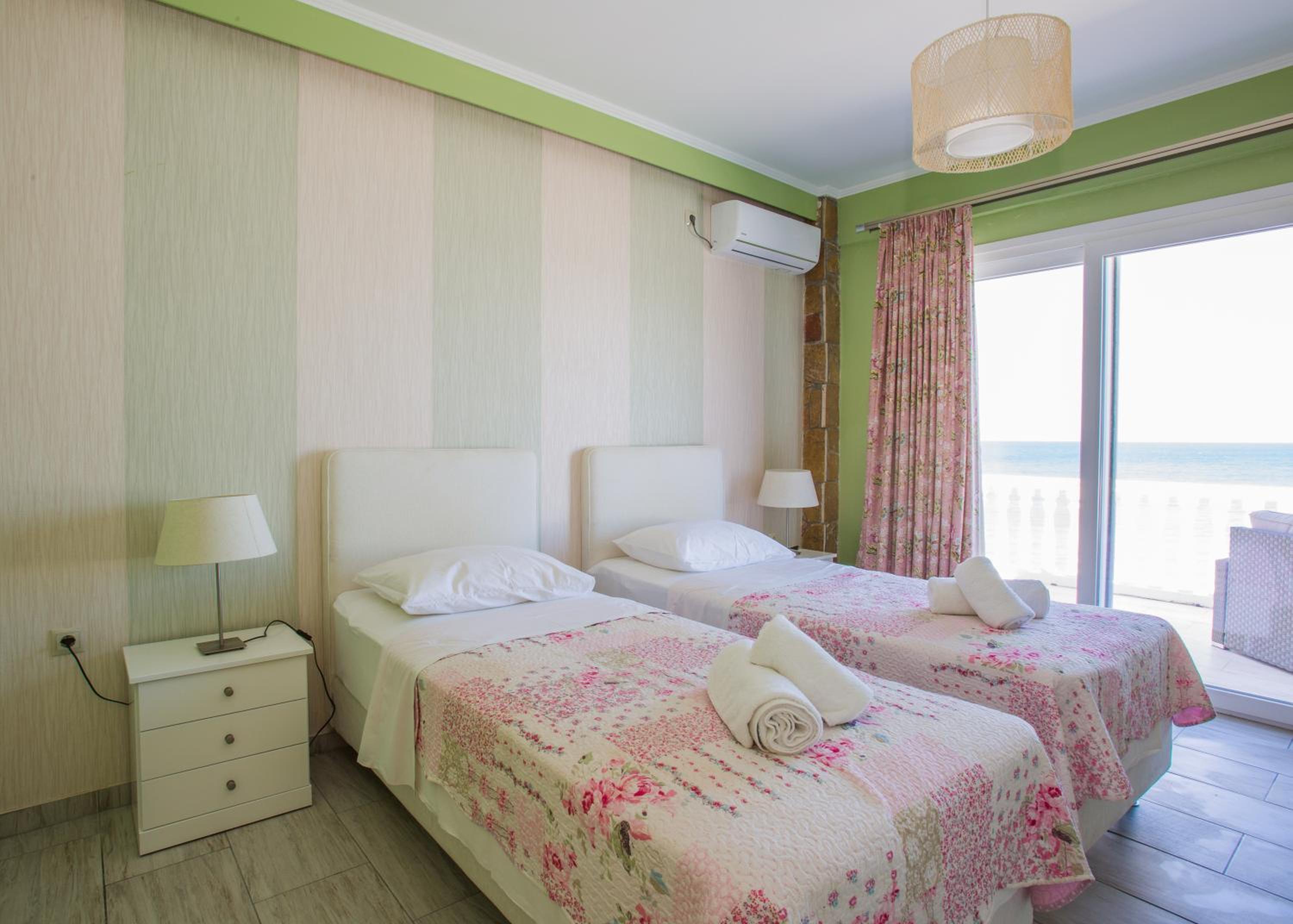 Laura Beach House 9/52