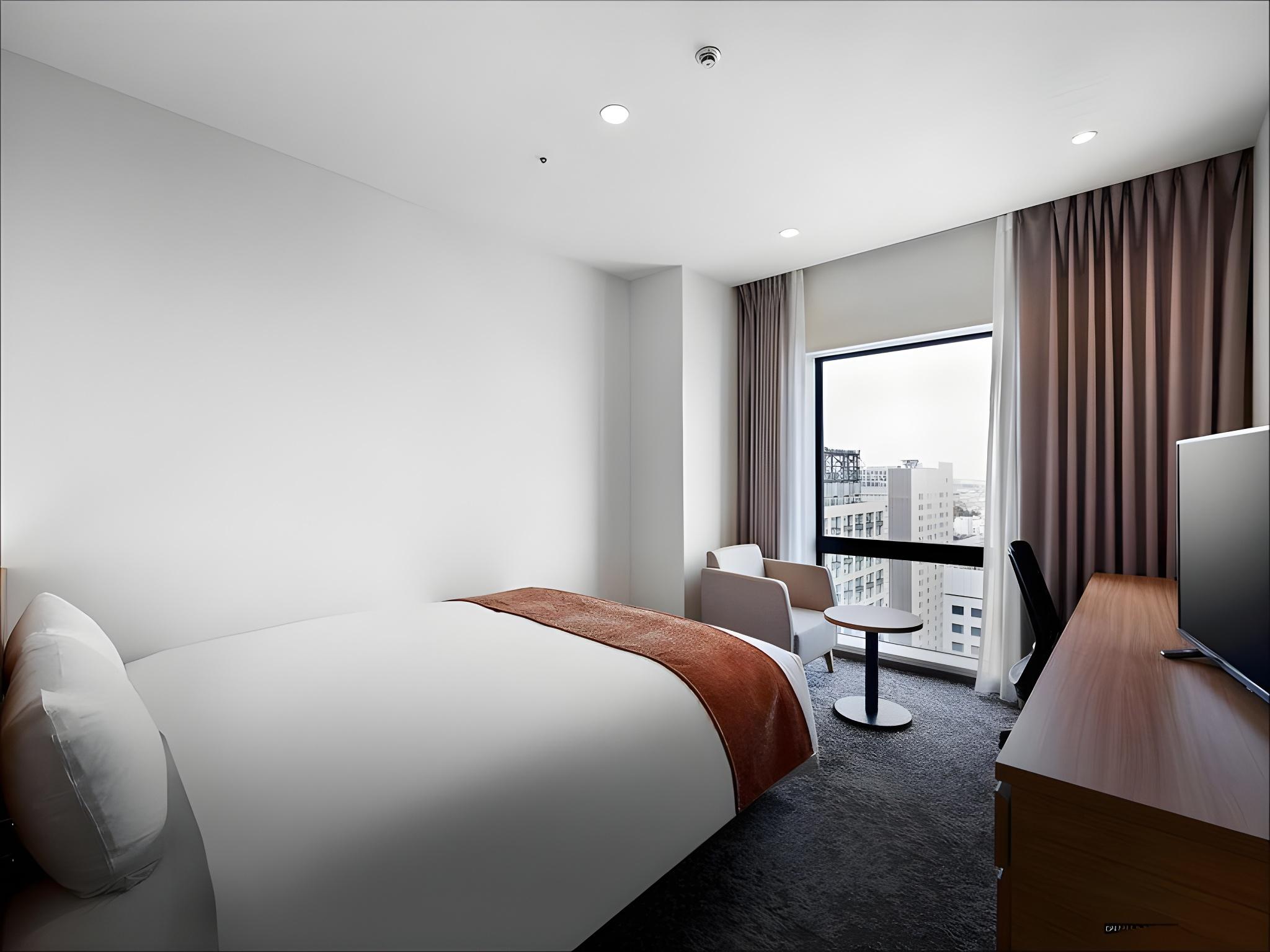 Moderate, Queen Bed, Smoking