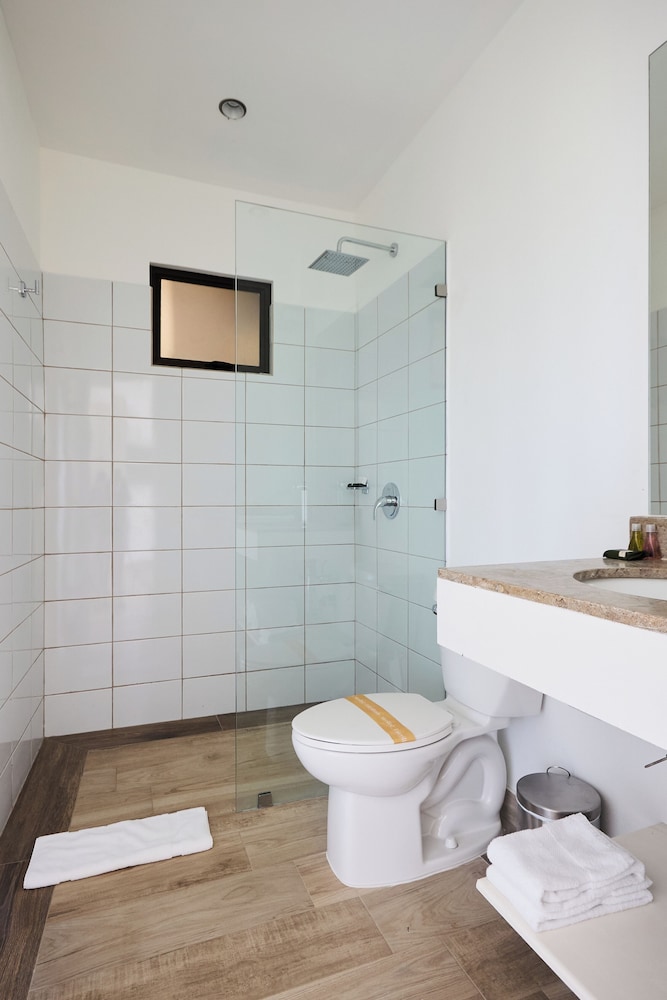 Perla de la Playa Beachfront Hotel 46/48