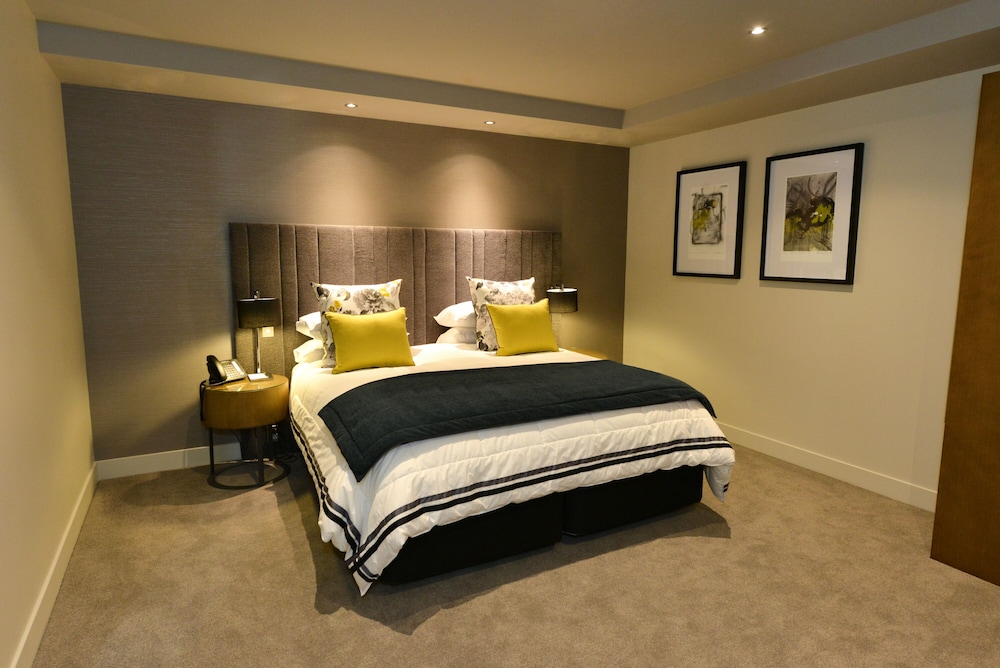 2 BEDROOMS, SUITE