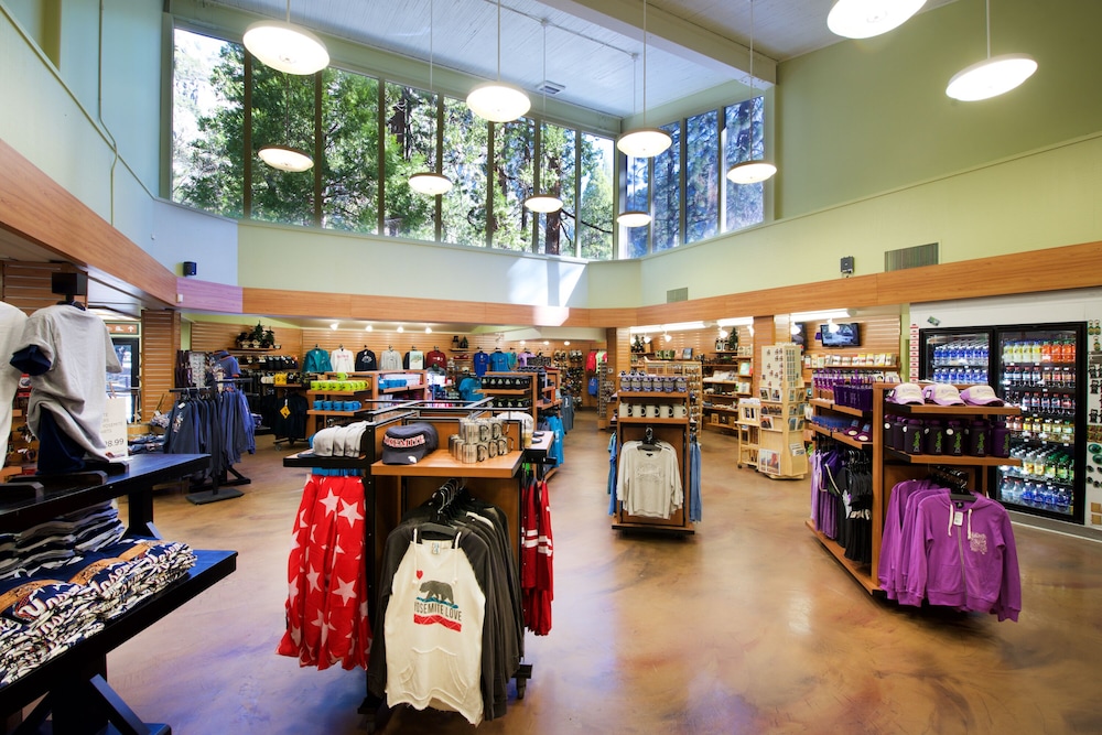 Yosemite Valley Lodge 15/32