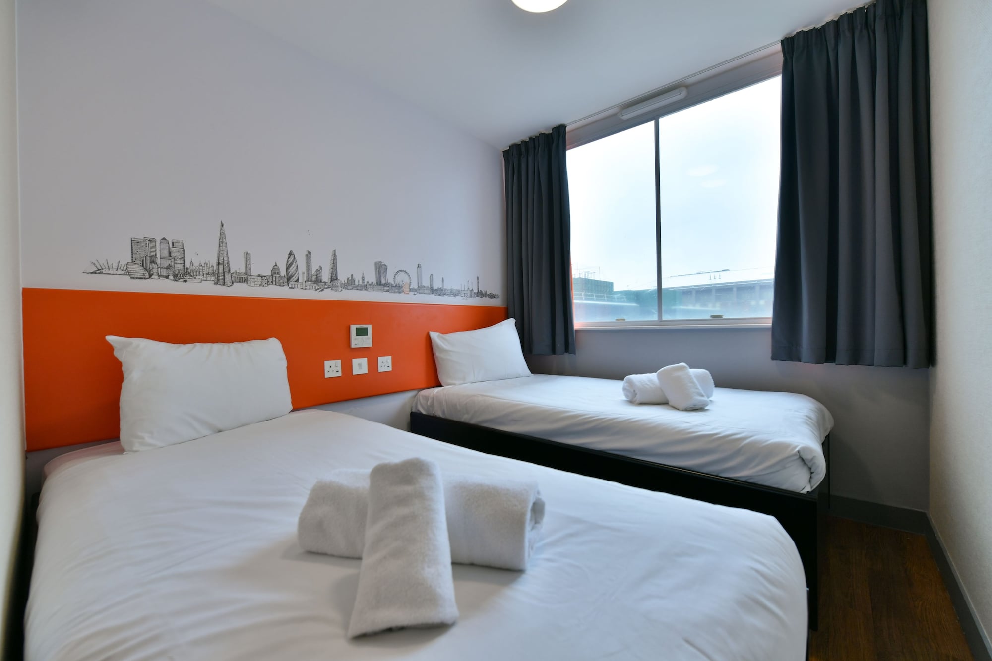غرفة قياسية بسريرين منفصلين، easyHotel Croydon 4/10