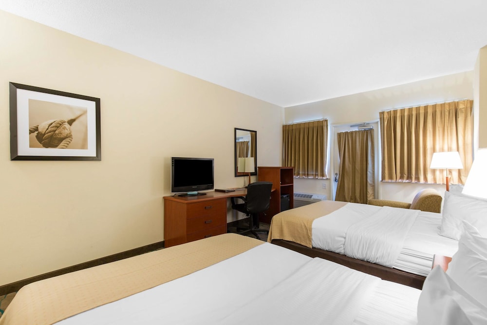 Gateway Hotel Suites Ascend Hotel Collection 15/33