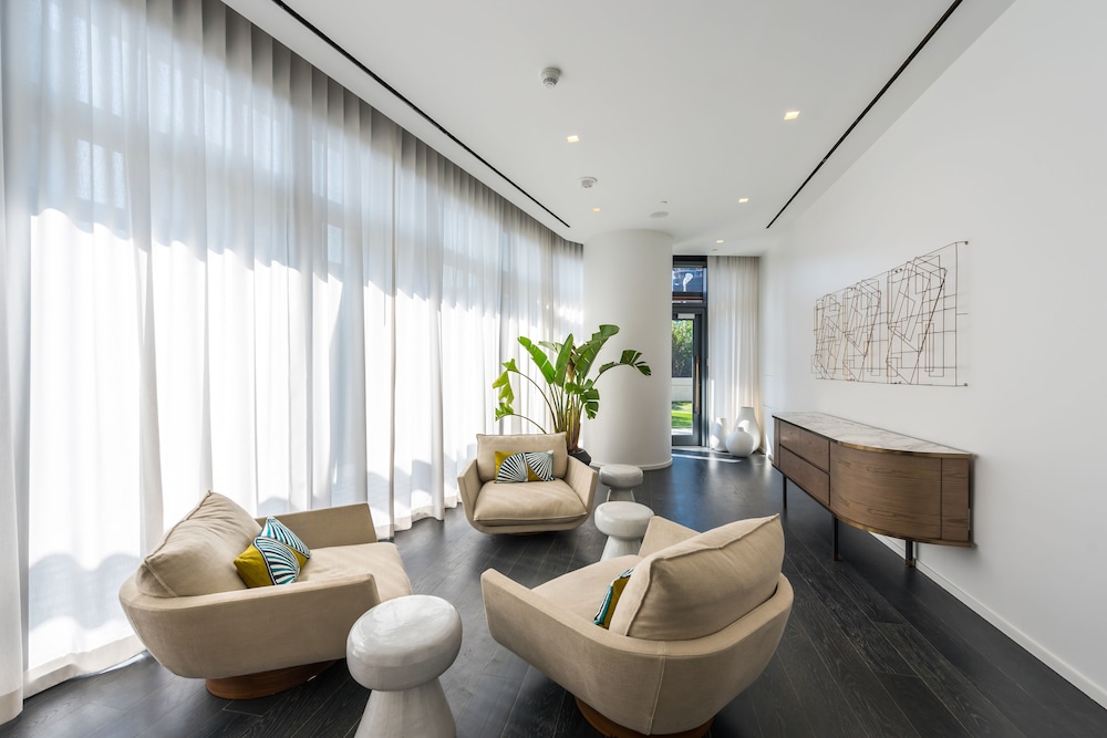 SLS LUX Brickell 41/60