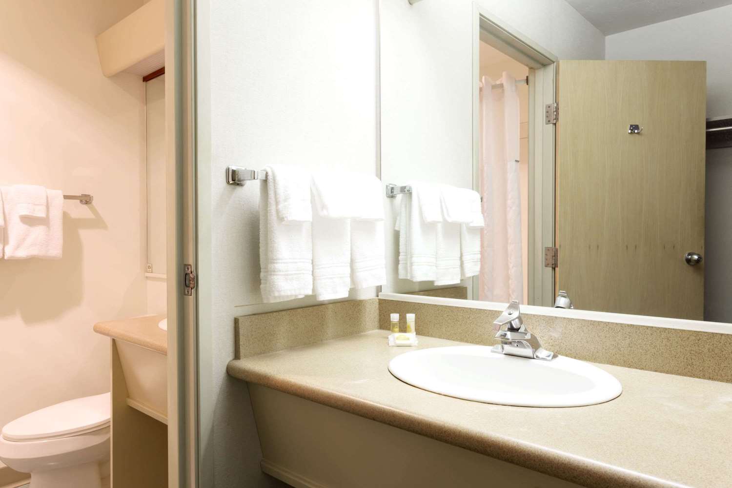 Maverick Hotel Eugene Near University, Ascend Hotel Collection 12/14