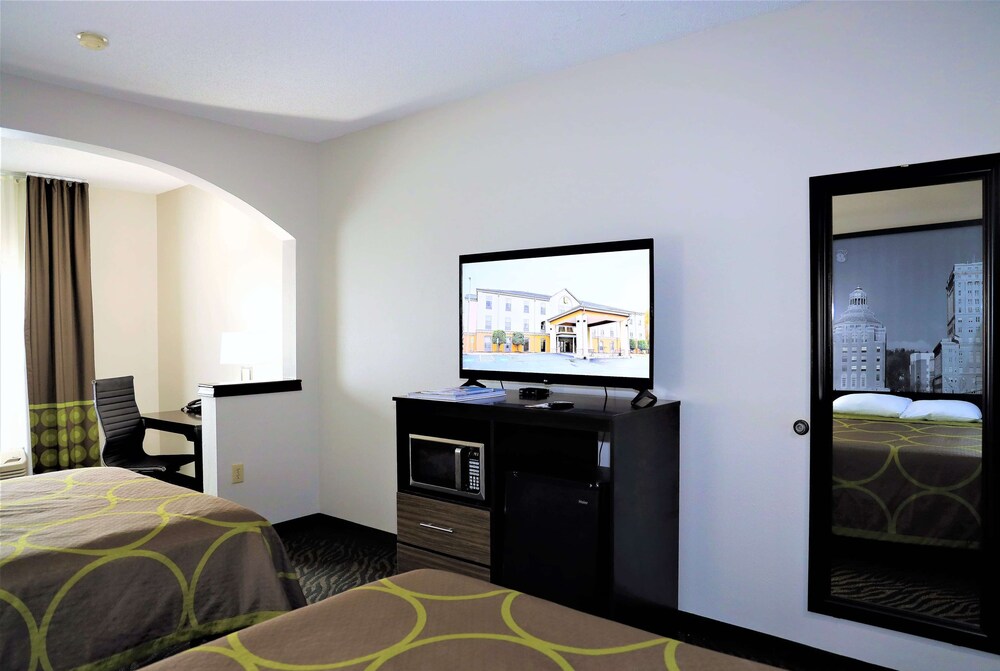 Super 8 by Wyndham High Point/Greensboro 23/34
