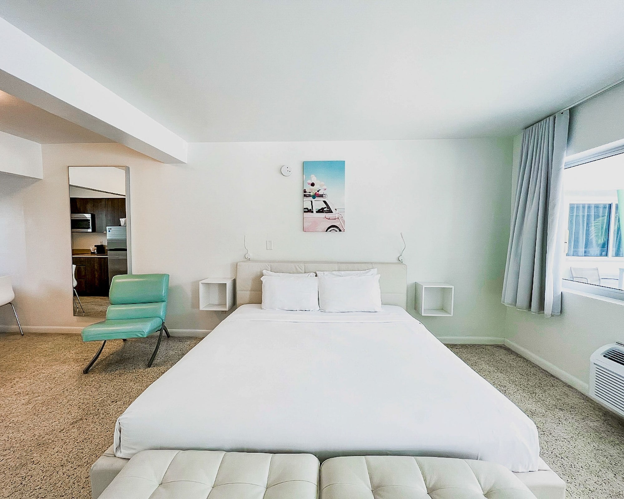 DELUXE, STUDIO, KING BED
