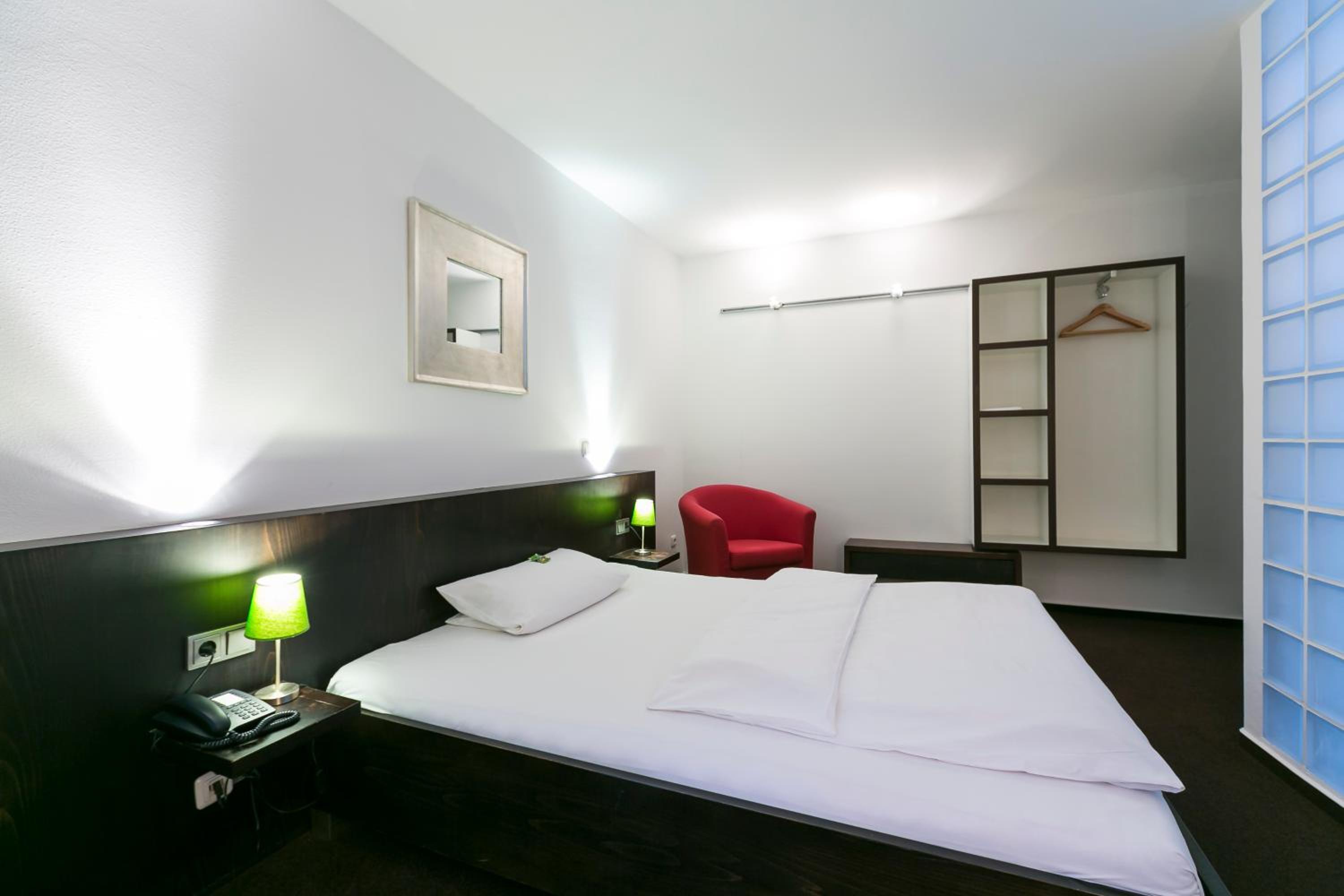 Budget, Single, Wald & Golfhotel Lottental 2/14