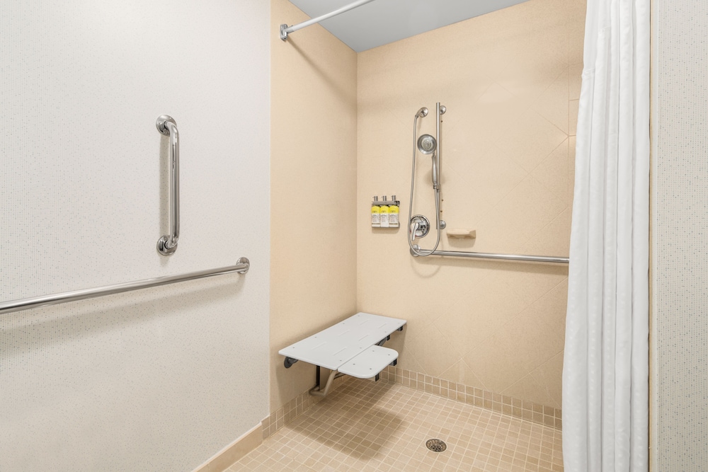 Holiday Inn Express Hotel And Suites Wilmington Newark 22/72