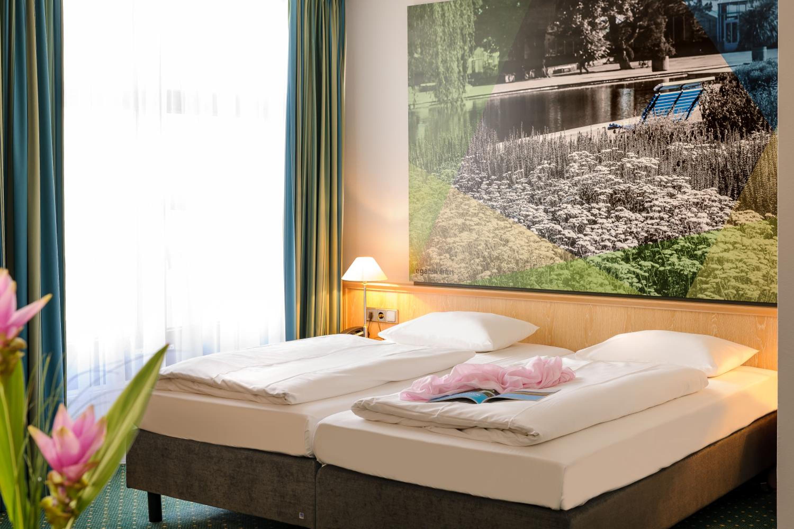 Privilege, Double or Twin Bed