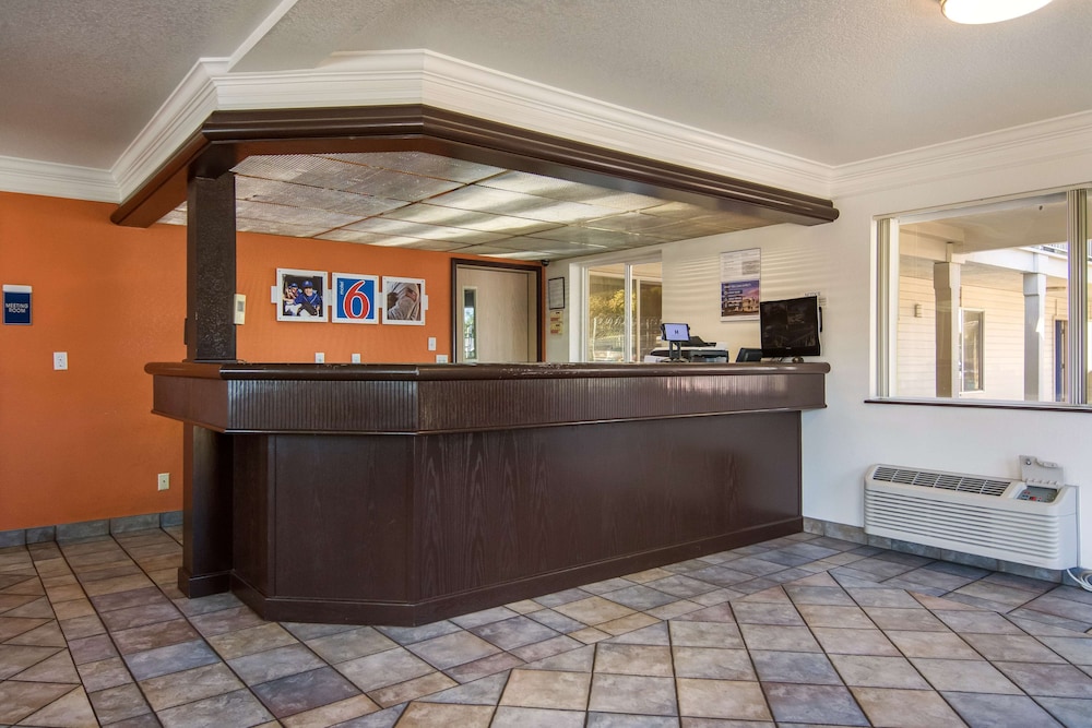 Lobby at Motel6 Portland, OR  Mall 205, PORTLAND - OR