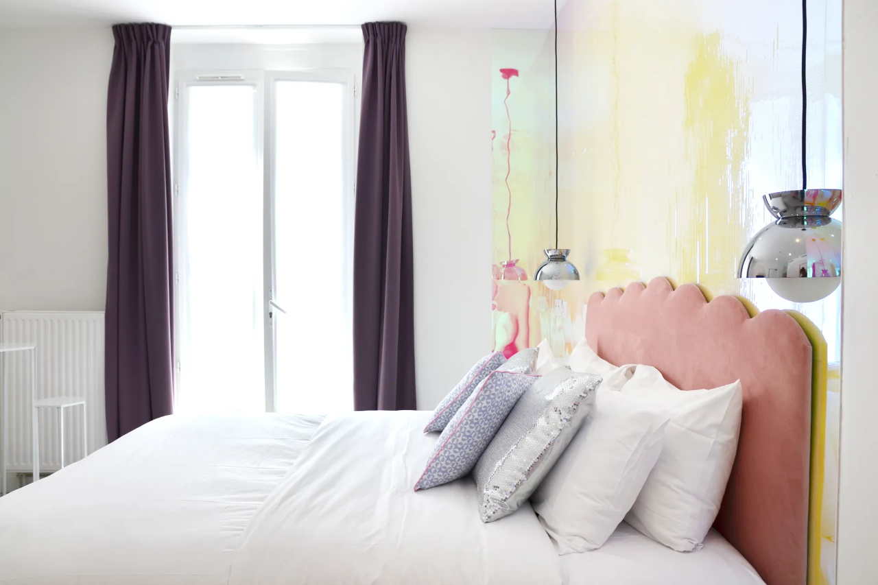 Glam's Hotel 6/12