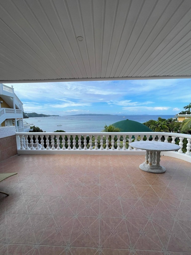 Monaco Suites De Boracay 2/44