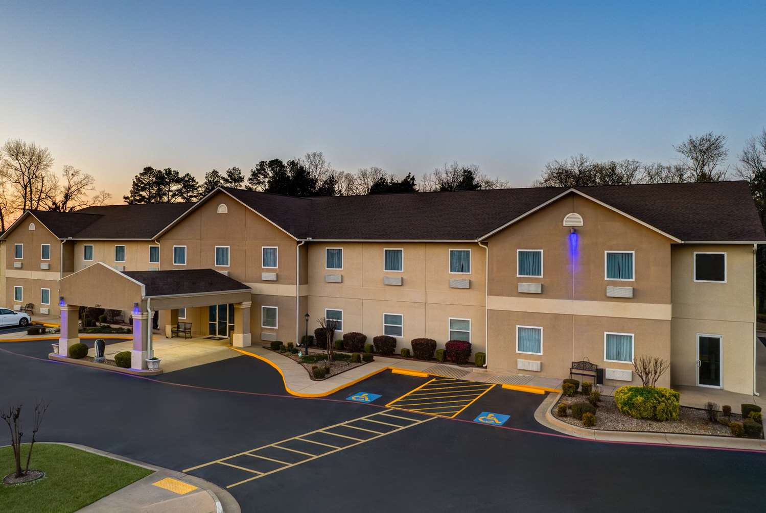 Days Inn & Suites By Wyndham Cabot 4/56