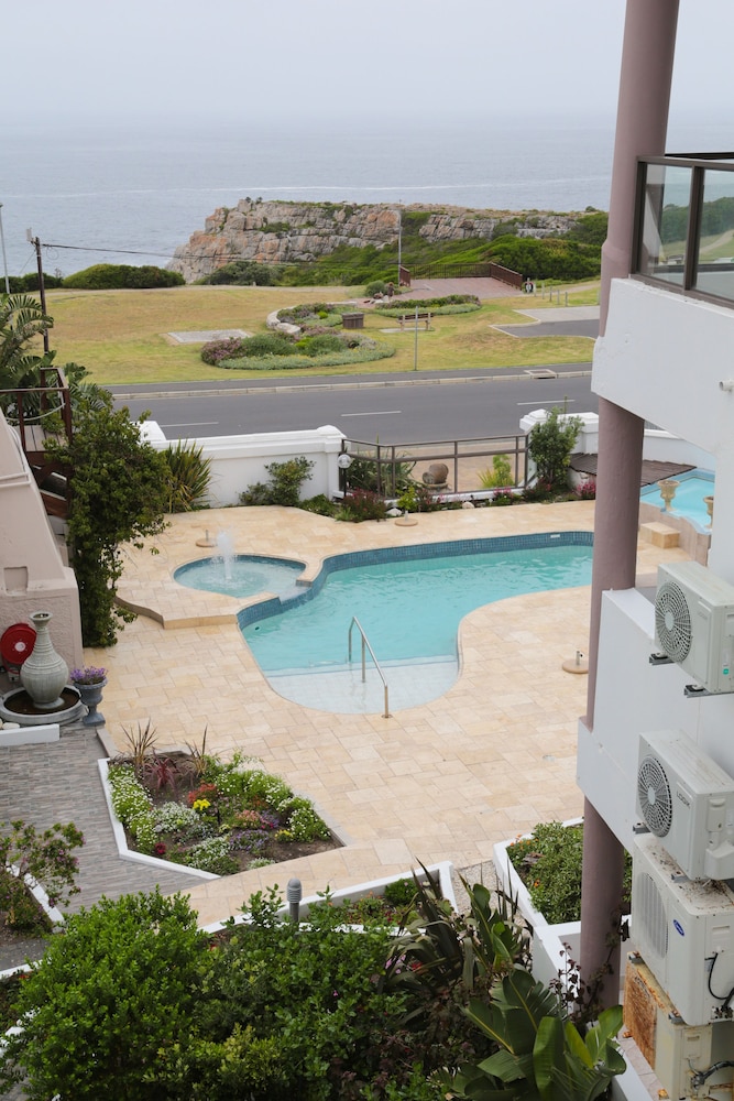 Misty Waves Boutique Hotel 66/79
