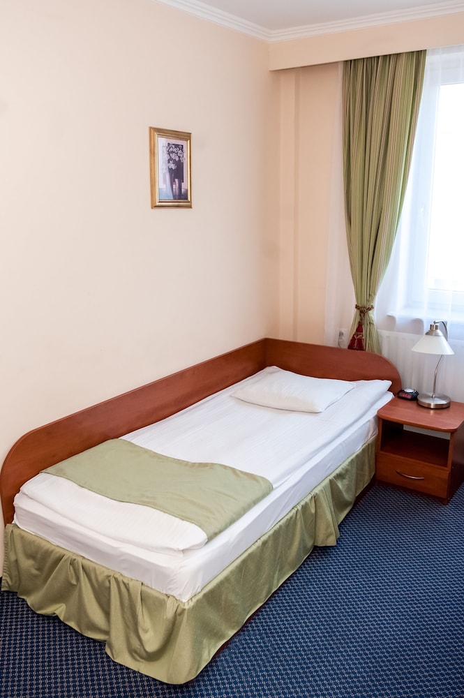 Hit Hotel 28/73