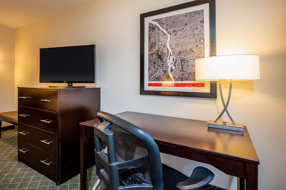 La Quinta Inn & Suites by Wyndham Portland Airport 36/43