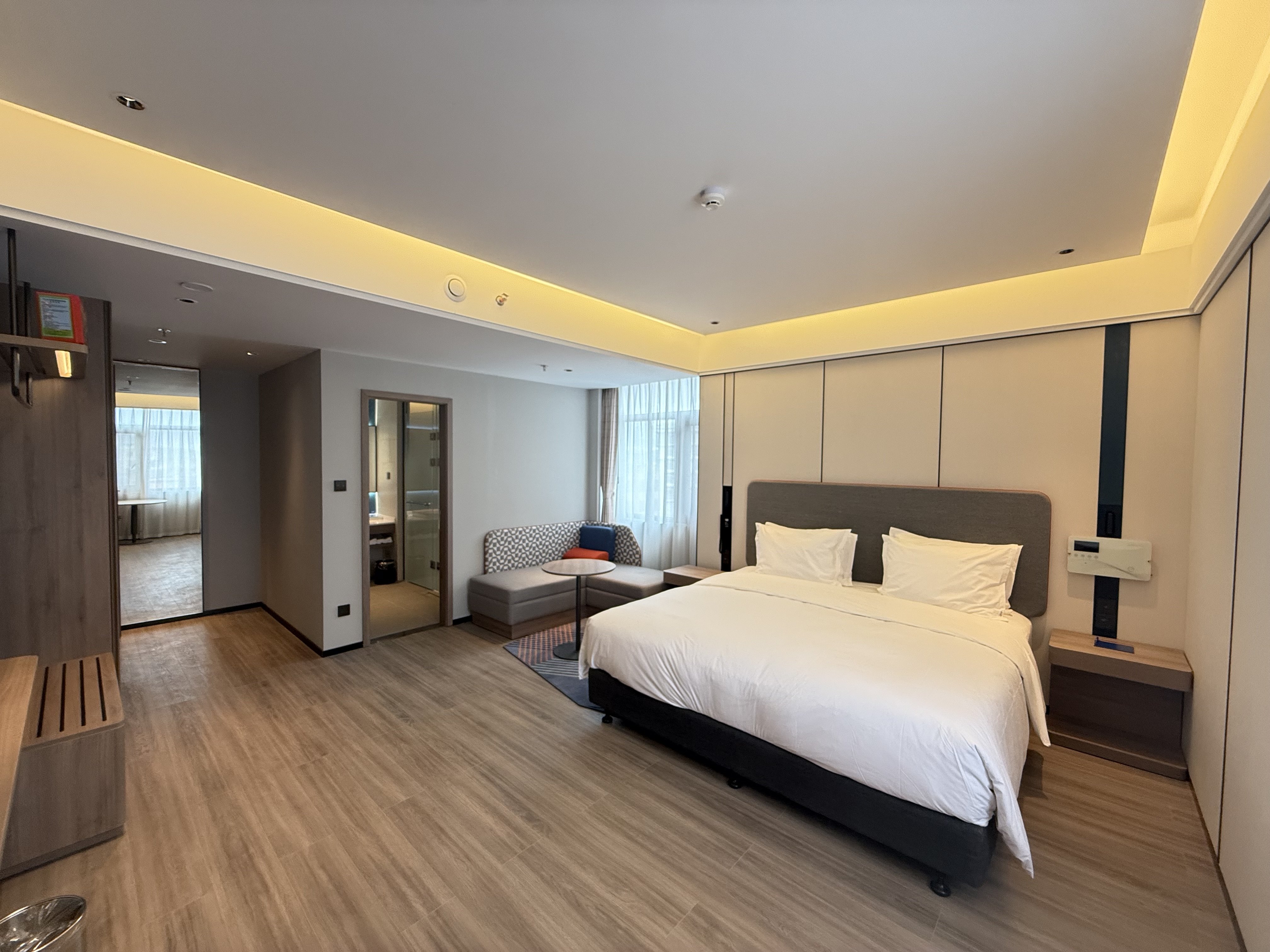 1 Bedroom, Suite, King Bed, Building 2