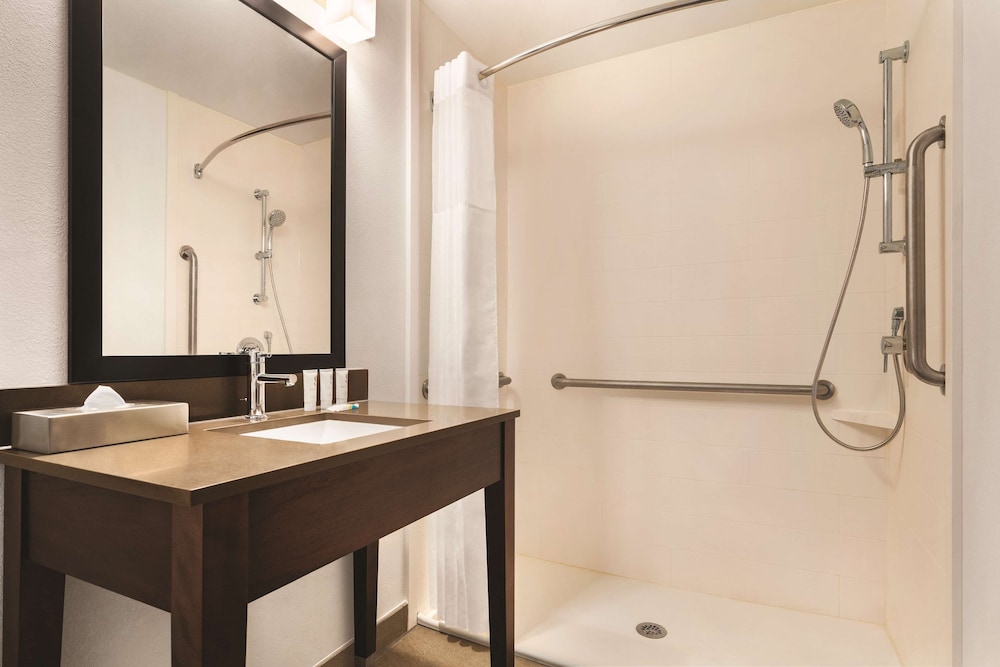 Country Inn & Suites by Radisson, Savannah Midtown, GA 10/39