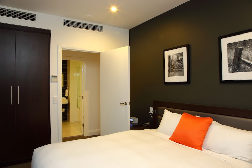 STANDARD, KING BED
