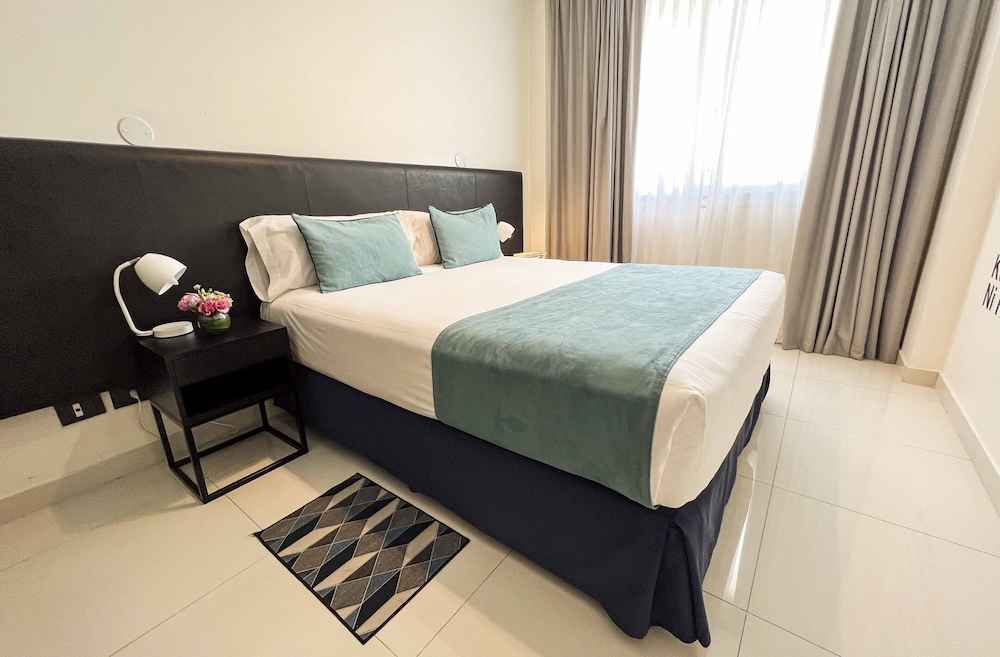 غرفة قياسية بسريرين منفصلين بإطلالة على المدينة، Cyan Recoleta 8/10
