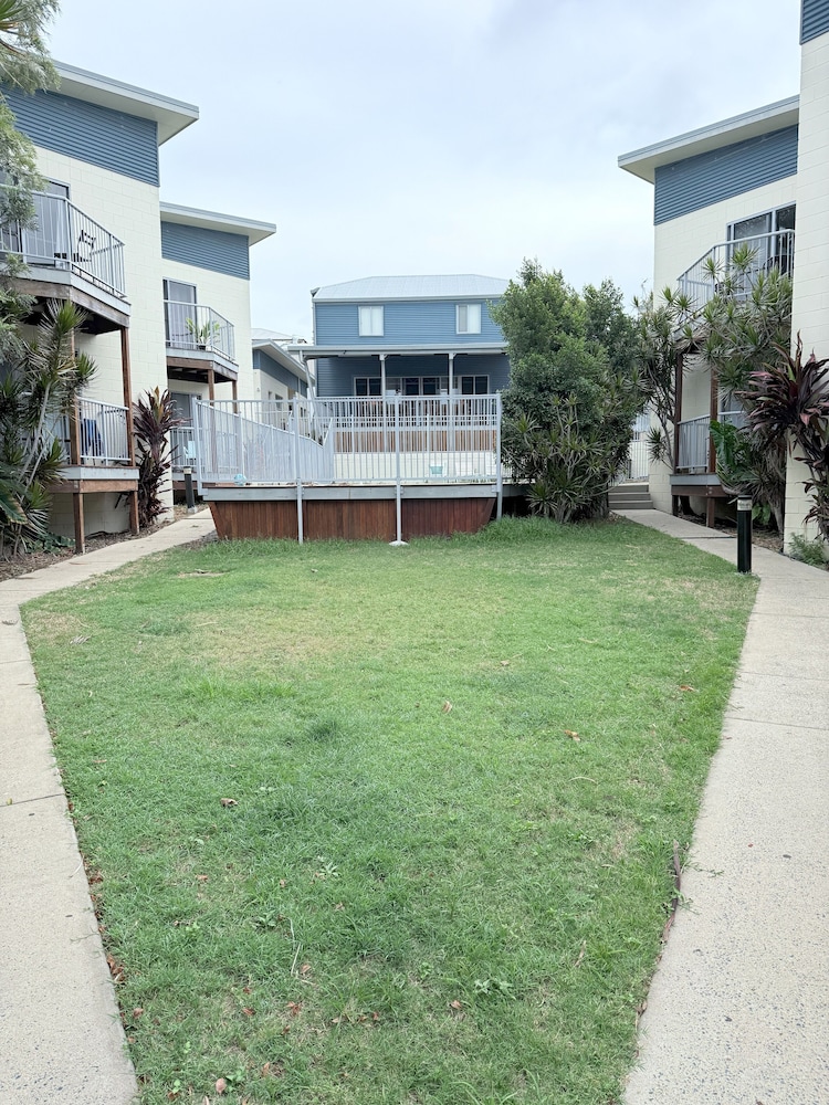 Emu Park Beach Resort 49/63