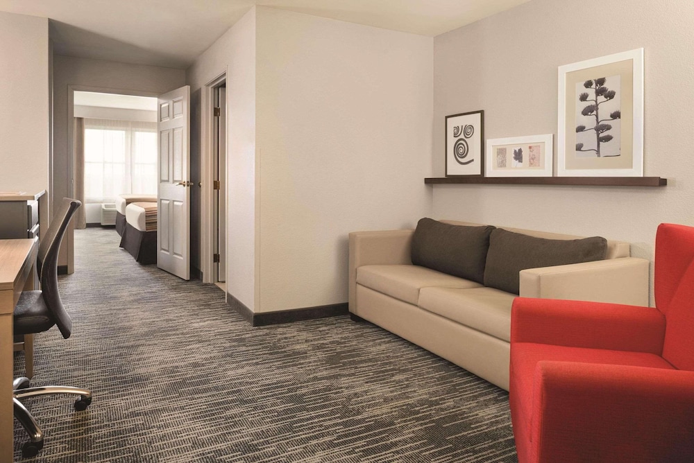 Country Inn & Suites by Radisson, Galena, IL 52/67