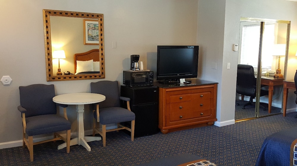 Lake Ridge Hotel 40/52