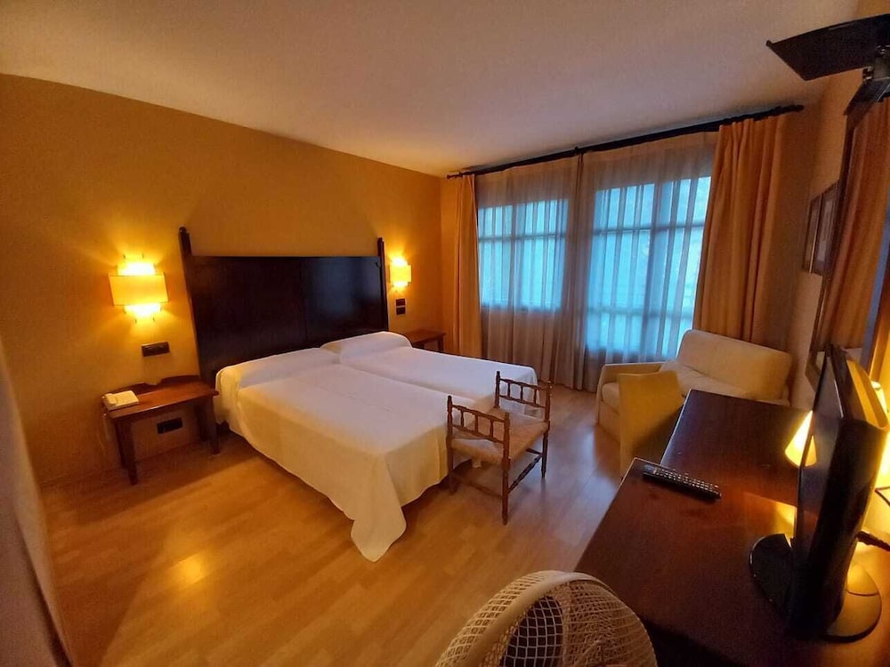 Hotel Cotiella 24/55