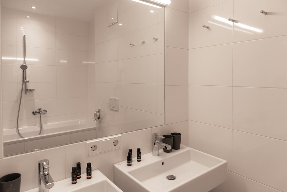 3 Bedrooms, Apartment, 2 Double and Twin Beds, Lake View