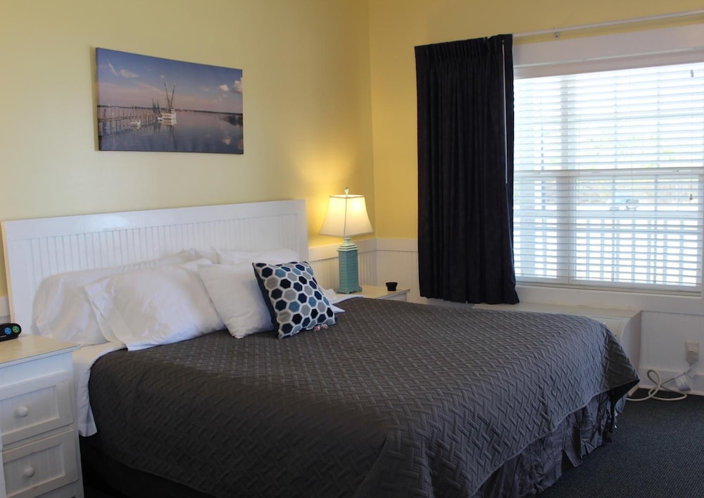 Topsail Shores Inn 12/67