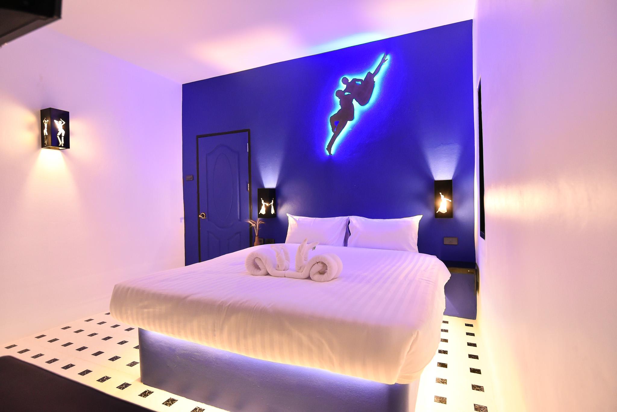 2 Bedrooms, Suite
