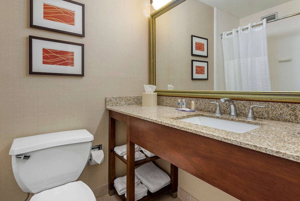 Comfort Inn Lancaster County North-PA Tpke 19/19