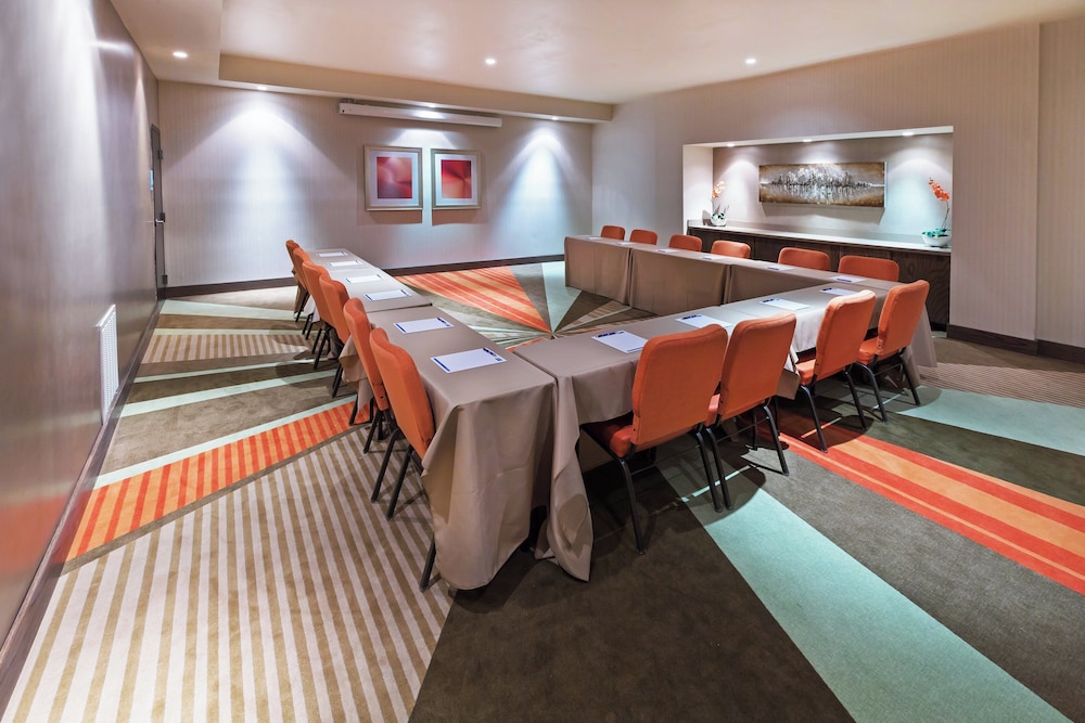 Holiday Inn Express Frisco Legacy Park Area 30/52
