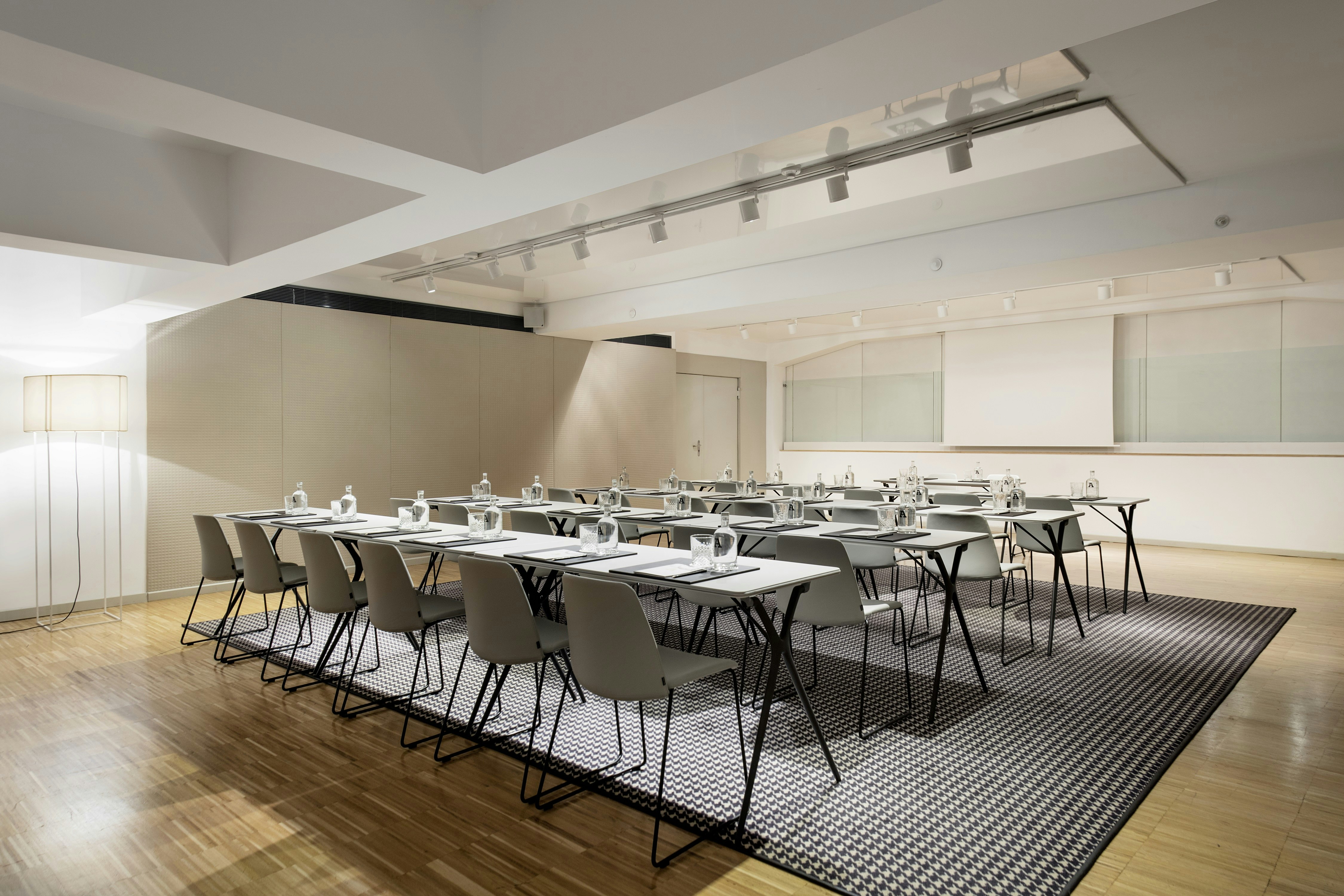 Alexandra Barcelona Hotel Curio Collection By Hilton 81/90