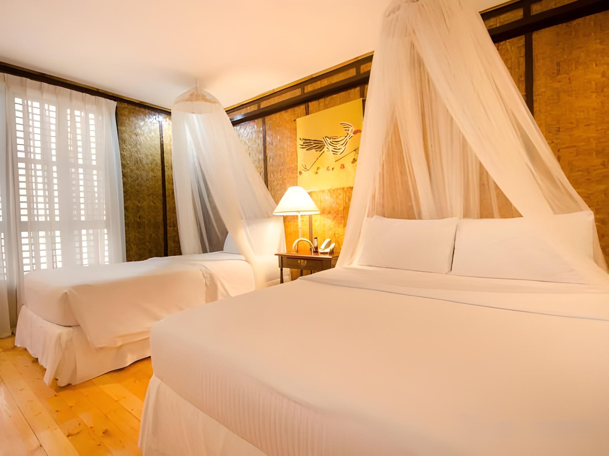 Premier, 1 Queen and 1 Single Bed, Beach Front