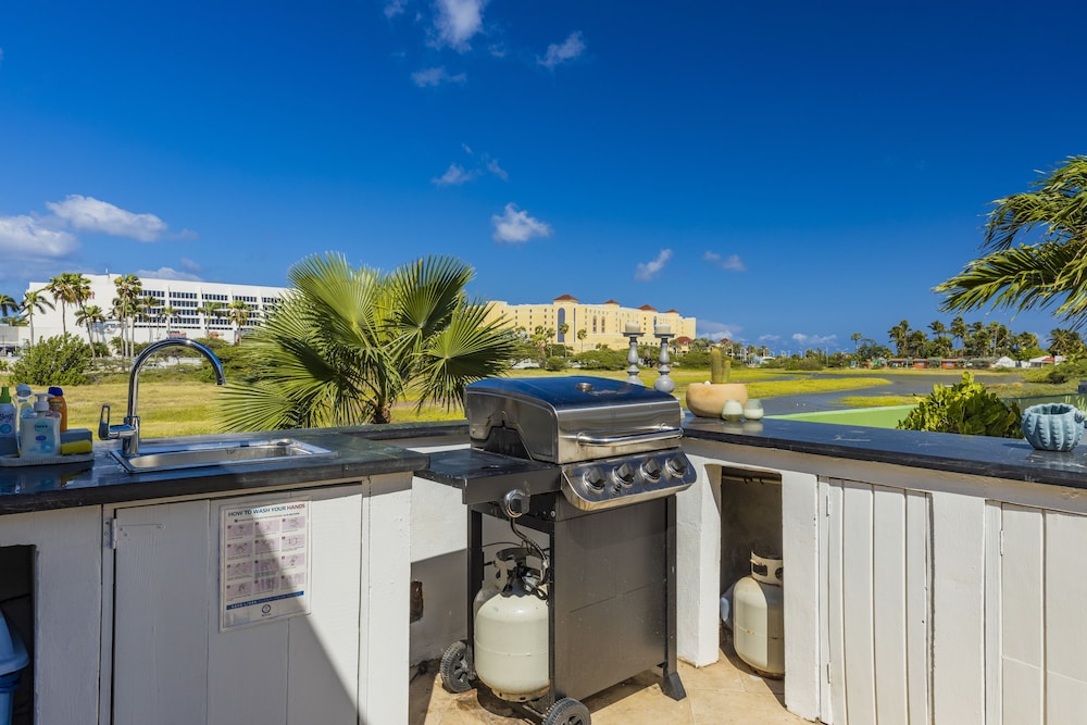 Modern Hotel Aruba 24/50