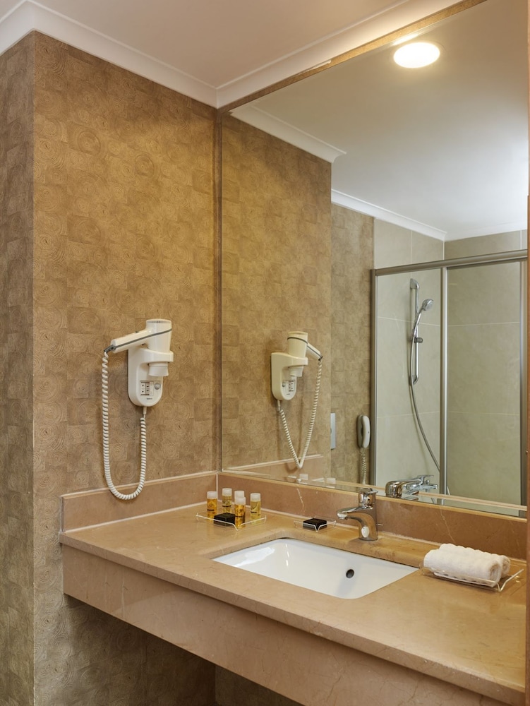 Wow Airport Hotel 49/50