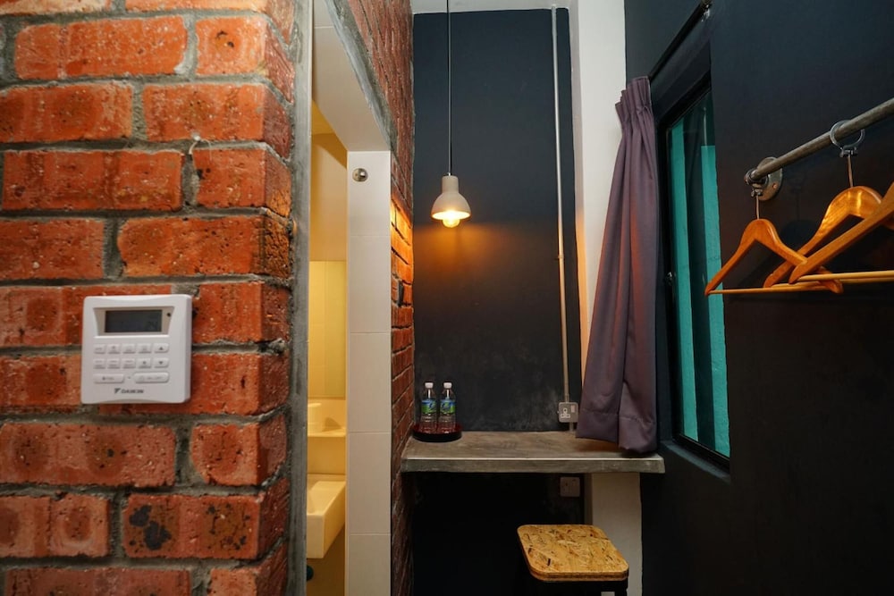 Brick Box Hotel 27/45