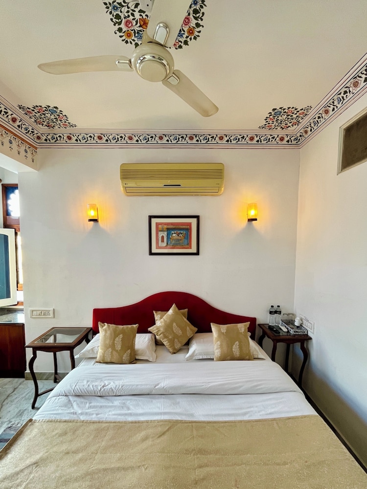 Mewar Haveli 16/57