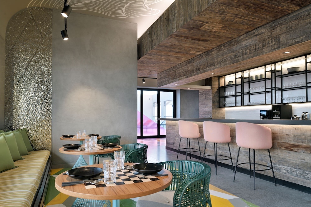 Aloft Muscat 33/47